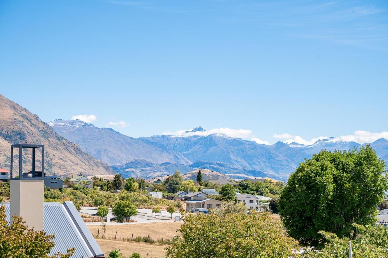 Ironside Lakeview Townhouse Wanaka Exterior photo