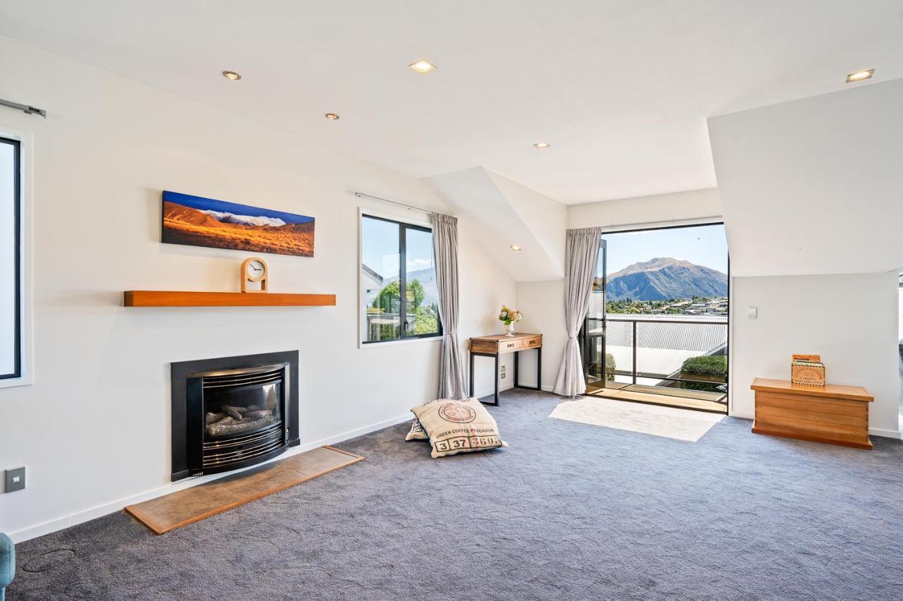 Ironside Lakeview Townhouse Wanaka Exterior photo
